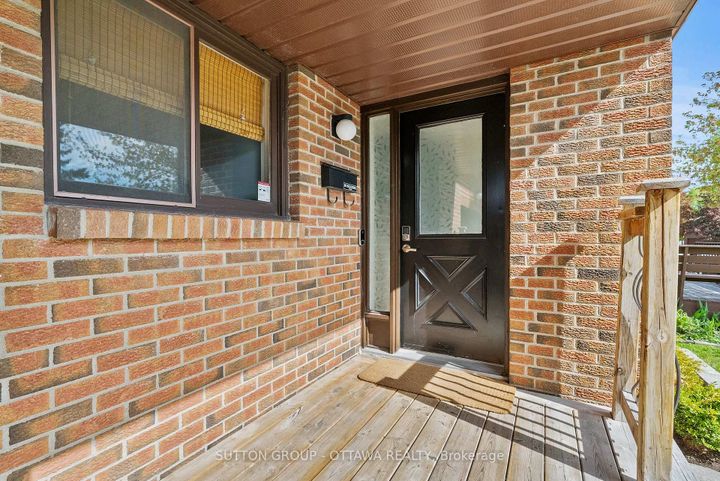 Photo 3 at 1 Airycot Circle, Nepean (Pheasant Run), Ottawa