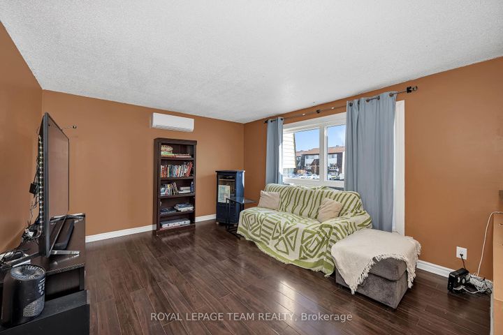 Photo 1 at 23A Woodvale Green, Nepean (Craig Henry/Woodvale), Ottawa