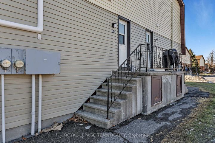 Photo 8 at 23A Woodvale Green, Nepean (Craig Henry/Woodvale), Ottawa