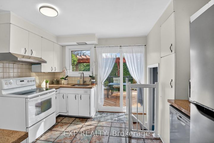 Photo 7 at 4 Wolmsley Crescent, Nepean (Meadowlands/Crestview), Ottawa