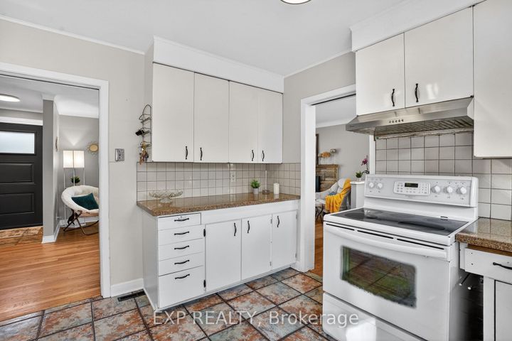 Photo 10 at 4 Wolmsley Crescent, Nepean (Meadowlands/Crestview), Ottawa