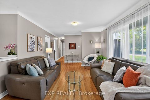 Photo 4 at 4 Wolmsley Crescent, Nepean (Meadowlands/Crestview), Ottawa