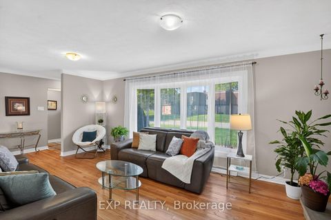 Photo 6 at 4 Wolmsley Crescent, Nepean (Meadowlands/Crestview), Ottawa