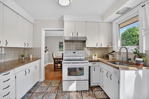 Photo 9 at 4 Wolmsley Crescent, Nepean (Meadowlands/Crestview), Ottawa