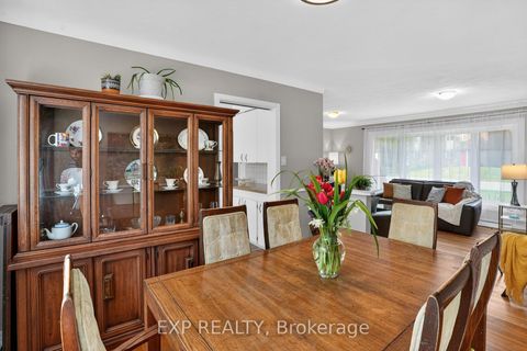 Photo 14 at 4 Wolmsley Crescent, Nepean (Meadowlands/Crestview), Ottawa
