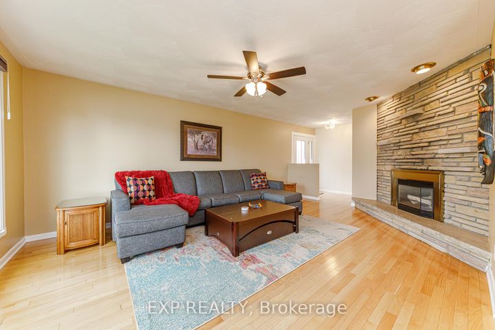 Photo 3 at 1642 Valmarie Avenue, Nepean (Carleton Heights), Ottawa