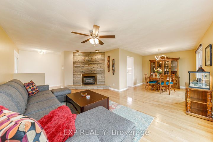 Photo 4 at 1642 Valmarie Avenue, Nepean (Carleton Heights), Ottawa