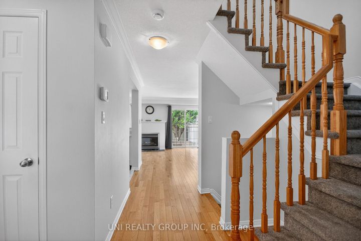 Photo 4 at 546 Ashbourne Crescent, Nepean (Stonebridge), Ottawa