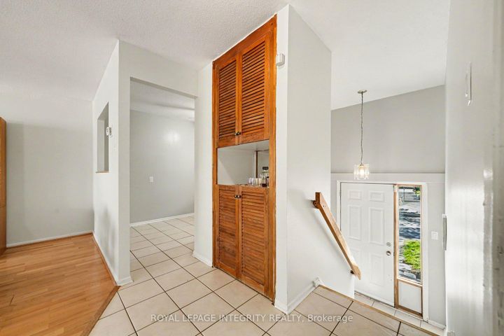 Photo 3 at 106 - 200 Woodfield Drive, Nepean (Tanglewood), Ottawa