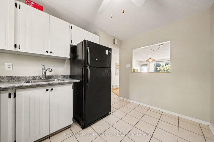 Photo 10 at 106 - 200 Woodfield Drive, Nepean (Tanglewood), Ottawa