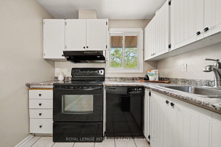 Photo 11 at 106 - 200 Woodfield Drive, Nepean (Tanglewood), Ottawa