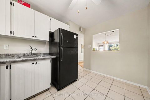 Photo 10 at 106 - 200 Woodfield Drive, Nepean (Tanglewood), Ottawa