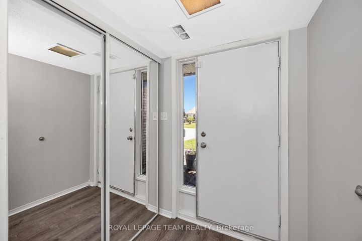Photo 3 at C - 276 Dalehurst Drive, Nepean (Tanglewood), Ottawa