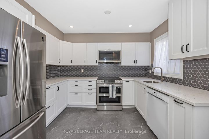 Photo 11 at C - 276 Dalehurst Drive, Nepean (Tanglewood), Ottawa