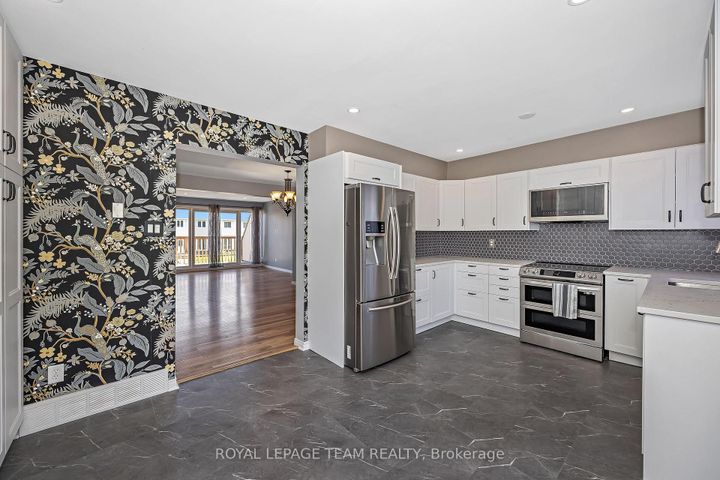 Photo 12 at C - 276 Dalehurst Drive, Nepean (Tanglewood), Ottawa