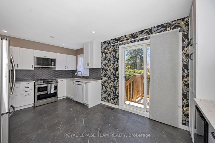 Photo 14 at C - 276 Dalehurst Drive, Nepean (Tanglewood), Ottawa