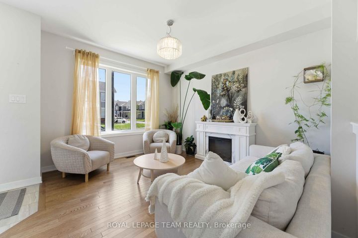 Photo 8 at 3048 Travertine Way, Nepean (Half Moon Bay), Ottawa