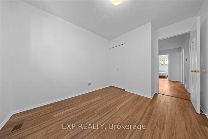 Photo 31 at 14 - 21 Midland Crescent, Nepean (Arlington Woods), Ottawa