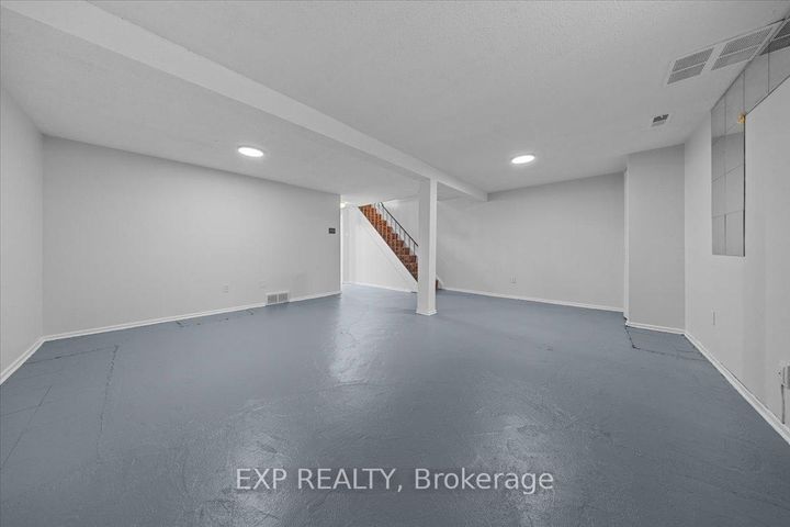 Photo 33 at 14 - 21 Midland Crescent, Nepean (Arlington Woods), Ottawa