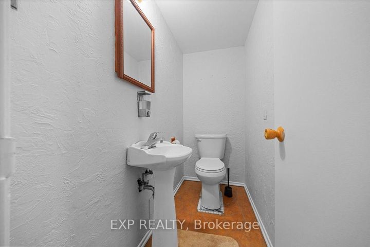 Photo 36 at 14 - 21 Midland Crescent, Nepean (Arlington Woods), Ottawa
