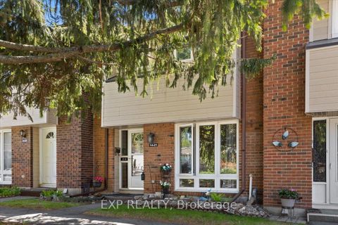 Photo 2 at 14 - 21 Midland Crescent, Nepean (Arlington Woods), Ottawa