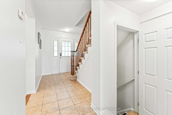 Photo 2 at 402 Ashbourne Crescent, Nepean (Stonebridge), Ottawa