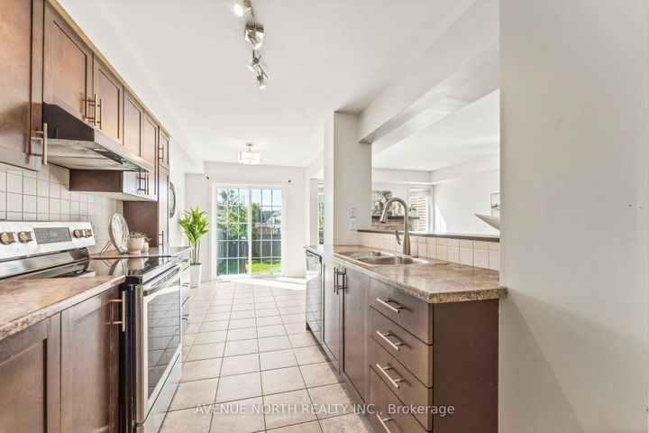 Photo 11 at 402 Ashbourne Crescent, Nepean (Stonebridge), Ottawa