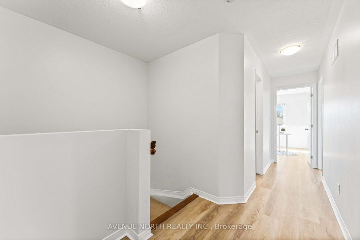 Photo 14 at 402 Ashbourne Crescent, Nepean (Stonebridge), Ottawa