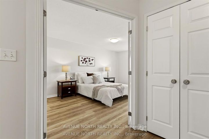 Photo 15 at 402 Ashbourne Crescent, Nepean (Stonebridge), Ottawa