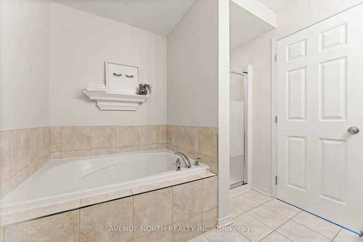Photo 20 at 402 Ashbourne Crescent, Nepean (Stonebridge), Ottawa