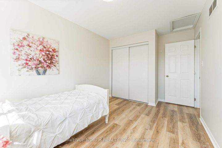 Photo 22 at 402 Ashbourne Crescent, Nepean (Stonebridge), Ottawa