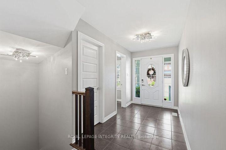 Photo 2 at 24 PONDHAWK Way, Nepean (Half Moon Bay), Ottawa