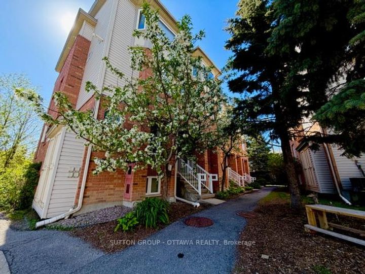Photo 2 at 115 Tall Pines Private, Nepean (Leslie Park), Ottawa