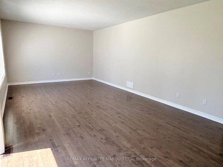 Photo 12 at 526 Sturnidae Street, Nepean (Half Moon Bay), Ottawa