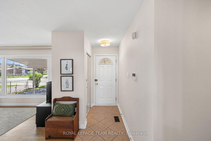 Photo 5 at 1131 Deer Park Road, Nepean (City View/Skyline/Fisher Heights/Parkwood Hills), Ottawa