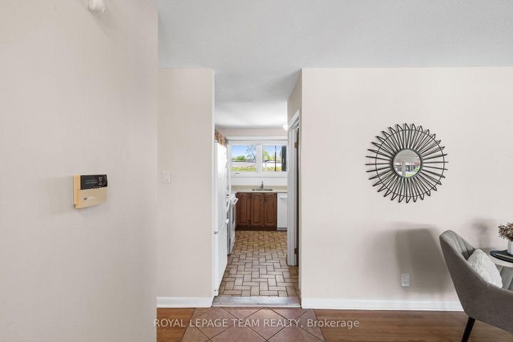 Photo 6 at 1131 Deer Park Road, Nepean (City View/Skyline/Fisher Heights/Parkwood Hills), Ottawa