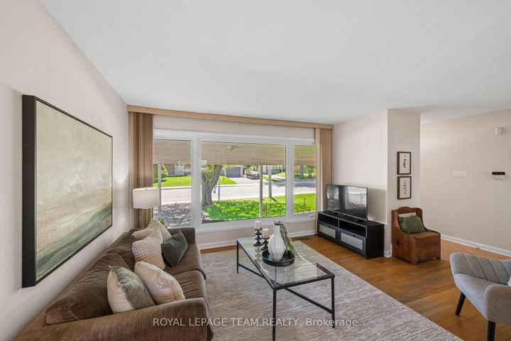 Photo 9 at 1131 Deer Park Road, Nepean (City View/Skyline/Fisher Heights/Parkwood Hills), Ottawa