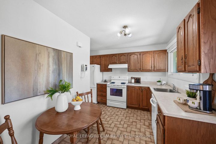 Photo 13 at 1131 Deer Park Road, Nepean (City View/Skyline/Fisher Heights/Parkwood Hills), Ottawa