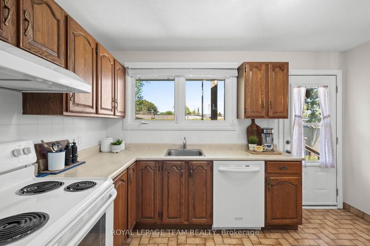 Photo 14 at 1131 Deer Park Road, Nepean (City View/Skyline/Fisher Heights/Parkwood Hills), Ottawa