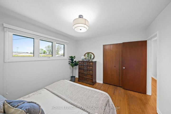 Photo 18 at 1131 Deer Park Road, Nepean (City View/Skyline/Fisher Heights/Parkwood Hills), Ottawa