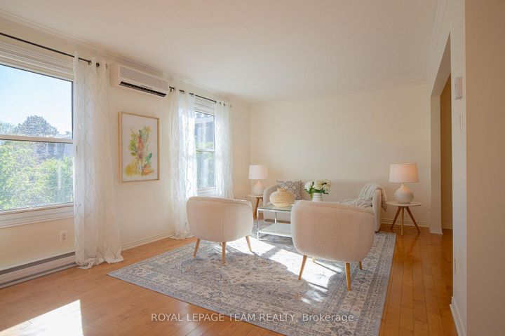 Photo 4 at 8 Moorside Private, Nepean (Carleton Heights), Ottawa