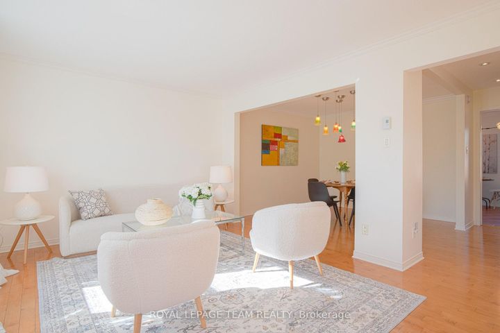 Photo 5 at 8 Moorside Private, Nepean (Carleton Heights), Ottawa