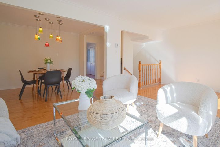Photo 6 at 8 Moorside Private, Nepean (Carleton Heights), Ottawa