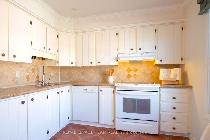 Photo 10 at 8 Moorside Private, Nepean (Carleton Heights), Ottawa