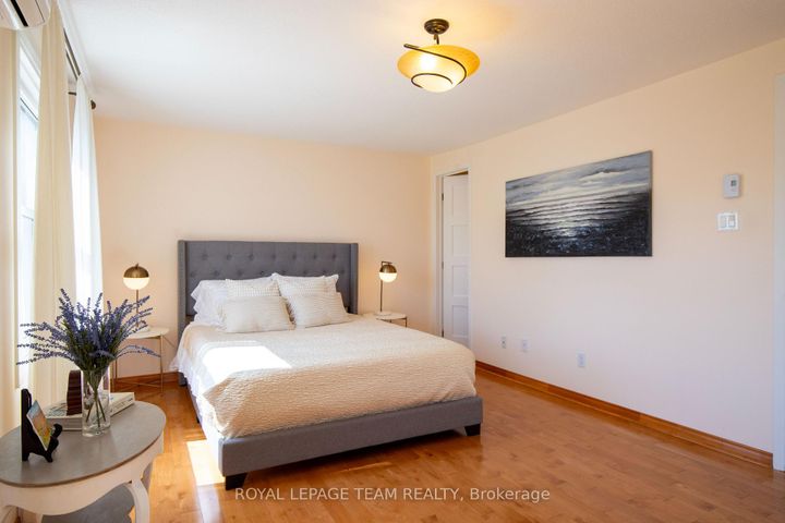 Photo 13 at 8 Moorside Private, Nepean (Carleton Heights), Ottawa