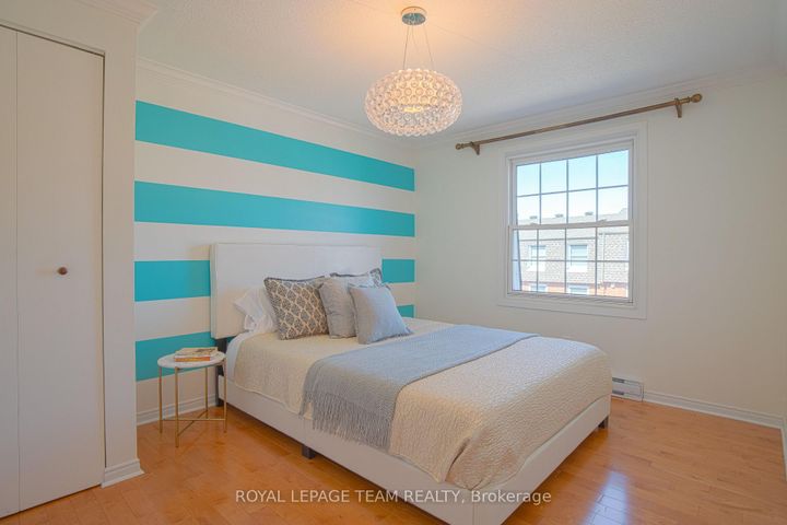 Photo 17 at 8 Moorside Private, Nepean (Carleton Heights), Ottawa