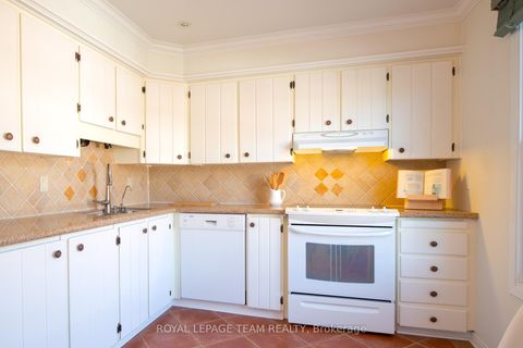 Photo 10 at 8 Moorside Private, Nepean (Carleton Heights), Ottawa