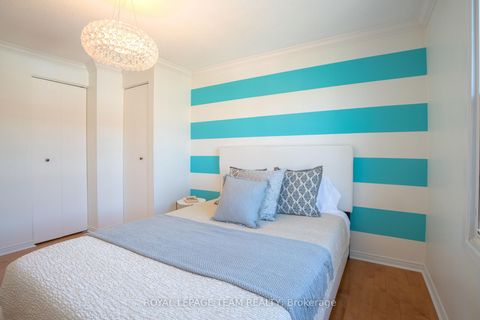 Photo 18 at 8 Moorside Private, Nepean (Carleton Heights), Ottawa