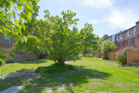 Photo 30 at 8 Moorside Private, Nepean (Carleton Heights), Ottawa