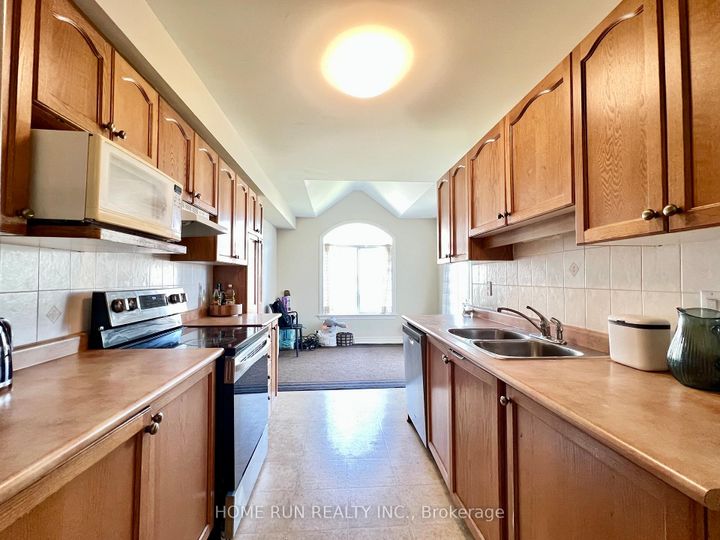 Photo 10 at 217 Deerfox Drive, Nepean (Longfields), Ottawa